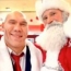 Дед Мороз выбирает подарки в салонах МТС