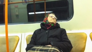бабушка в метро