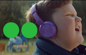  Новая реклама "Мегафона": детская площадка и мальчик-рокер 